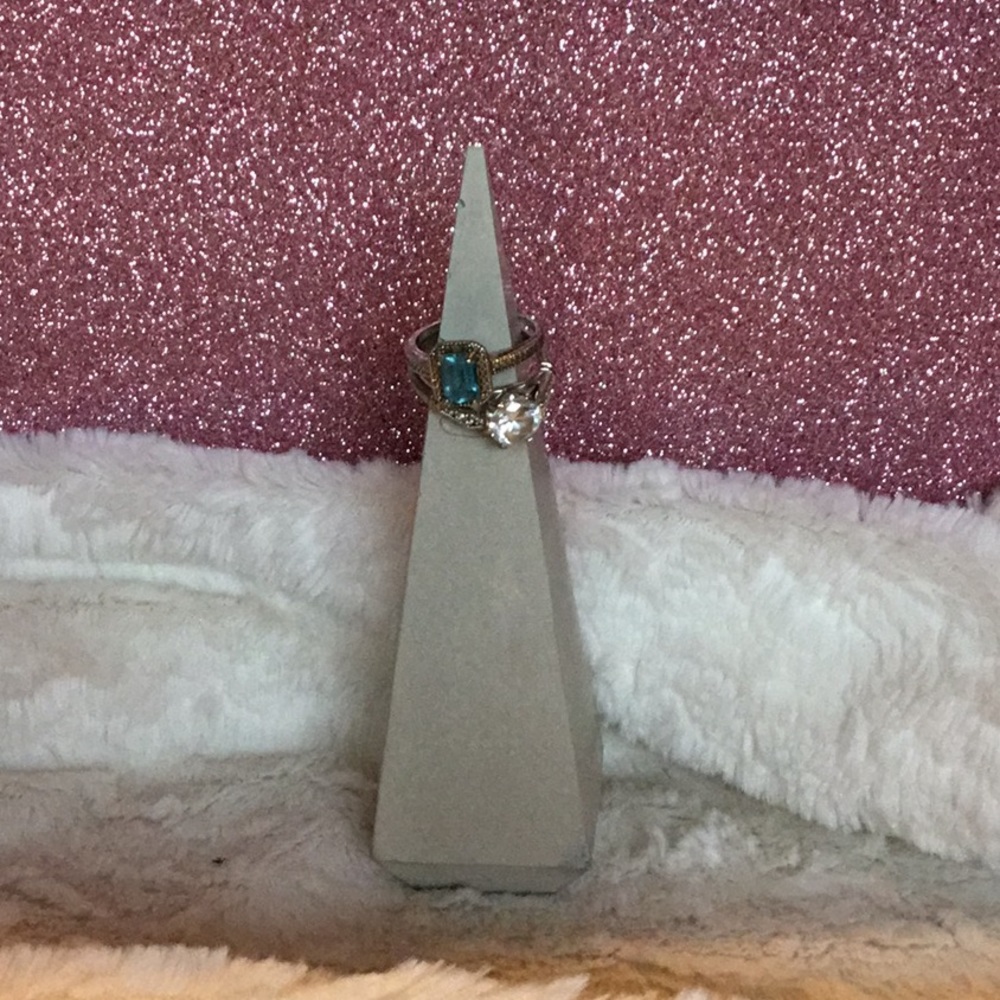 Concrete handmade ring stand gray